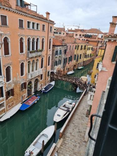 Ca' Cappello Venice Apartment 2 with Canal View, Venice
