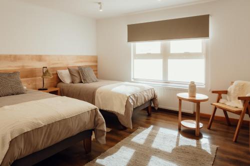 2 twin beds