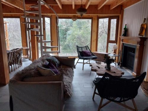 Reina Mora, Reserva Patagonica in Lolog