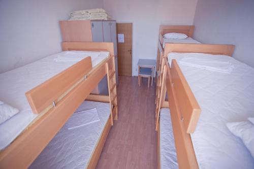 Single Bed in 6-Bed Dormitory Room image 5