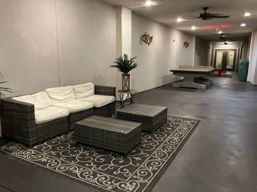 Lux 2/2 with Resort Amenities - Tap to explore photos