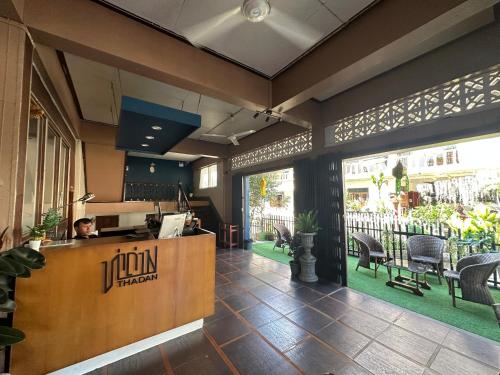 THADAN GUEST HOUSE in Houayxay