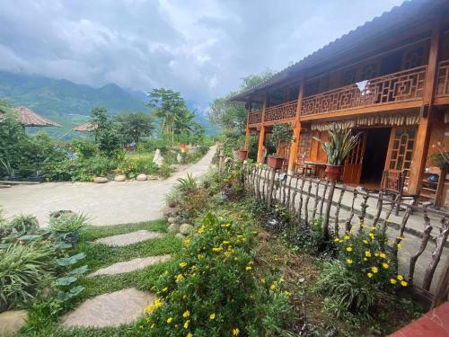 Hmong Sister House in Lao Chải Tả Ván