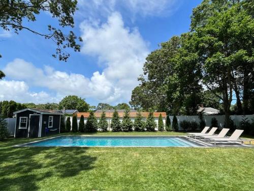 Stylish & Modern Hamptons Cape with Saltwater Pool-5 min to Beach