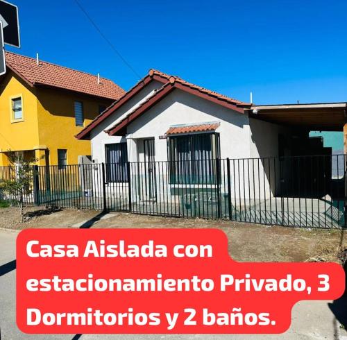 Casa Park, CASA COMPLETA con 3 habitaciones, 2 BAÑOS Y ESTACIONAMIENTO PRIVADO A 5 MINUTOS DE BY PASS A SANTIAGO Y A 5 MINUTOS DEL HOSPITAL