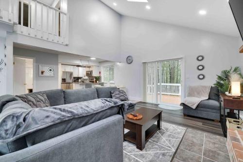 Cozy Spacious House *New*InTheCommunity+Fire Pit - image 4