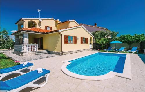 Awesome Home In Fazana With 7 Bedrooms, Wifi And Outdoor Swimming Pool - Fažana