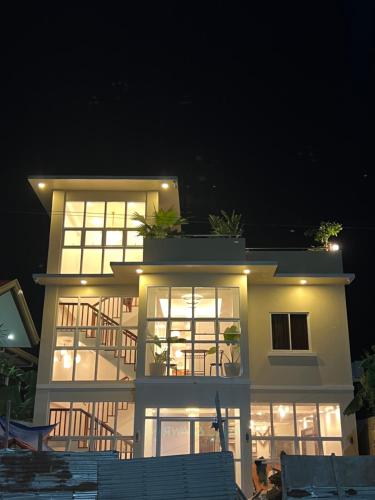 RICH-VANIA SUITES RICH-VANIA SUITES