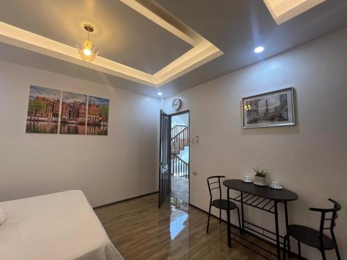 RICH-VANIA SUITES RICH-VANIA SUITES