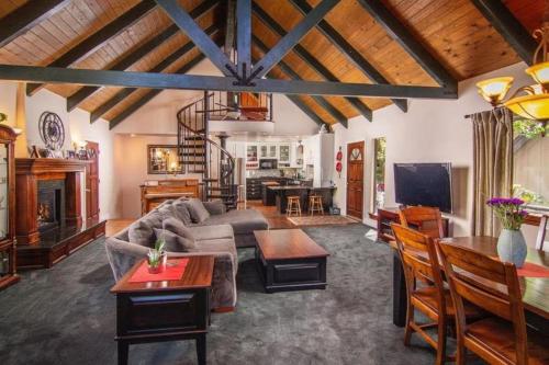 Fantastic Family Cabin - Crest Park Area-Lake Arrowhead in Rimforest, USA