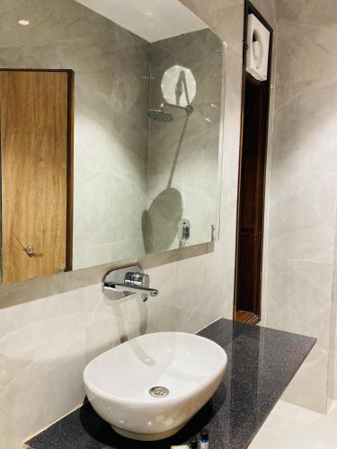 Hotel Aman Palace – Delhi, NY