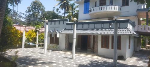 Varkala AC 3Bhk hammocks courtyard patio