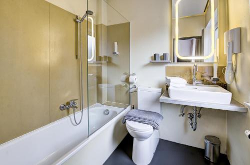 Double Room image 3