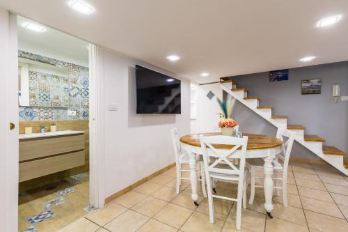 Toledo House Apartments, Naples (photo 3)