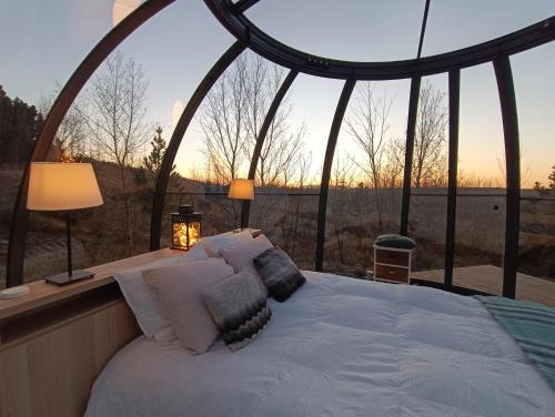 Cottage with Glass Bubble and Hot tub