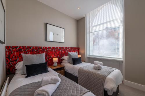 Crown and Cushion Appleby - image 10