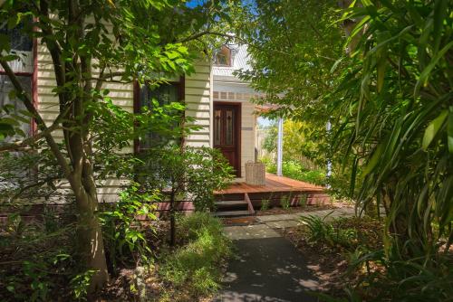Bluebell Cottage Gembrook - Heated Spa & Wood Fireplace
