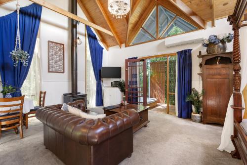 Bluebell Cottage Gembrook - Heated Spa & Wood Fireplace