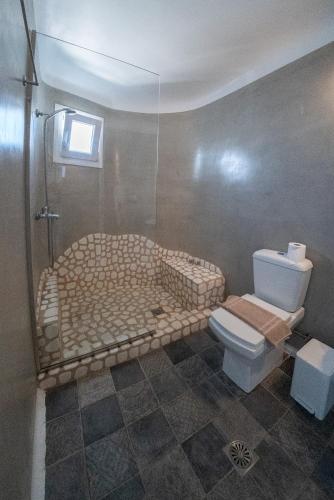 Superior Triple Room image 5