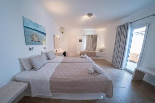 Superior Triple Room image 9