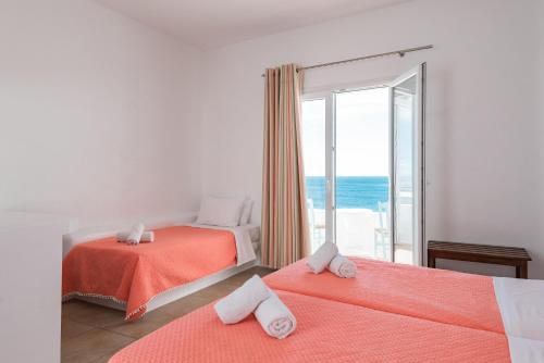 Superior Triple Room image 8
