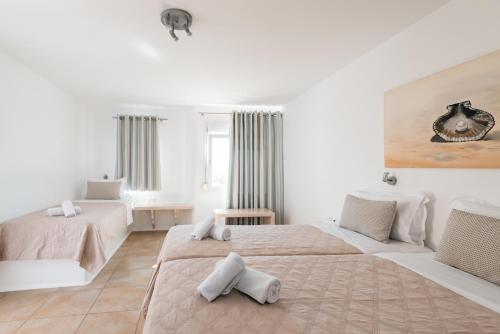 Superior Triple Room image 2
