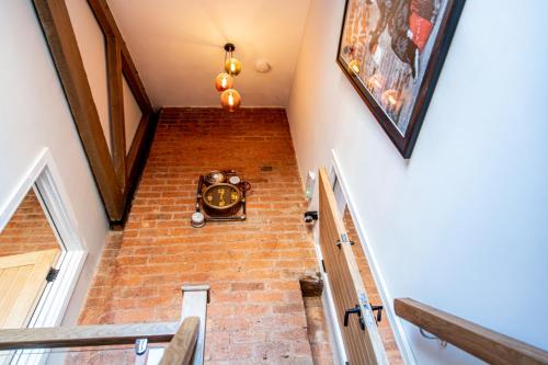 DJH Homes - VIP Luxury 2BR Grade ll Industrial House with Log Burner - JQ, Birmingham City, Birmingham (foto 3)