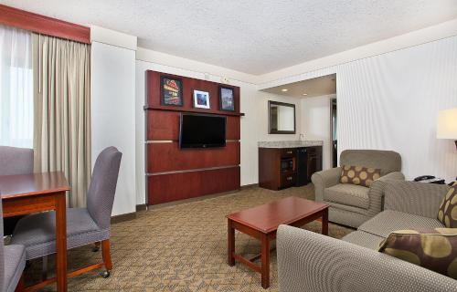 Holiday Inn University Plaza-Bowling Green, an IHG Hotel