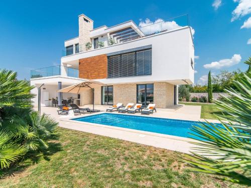 Luxury villa with pool and top roof terrace with sea view