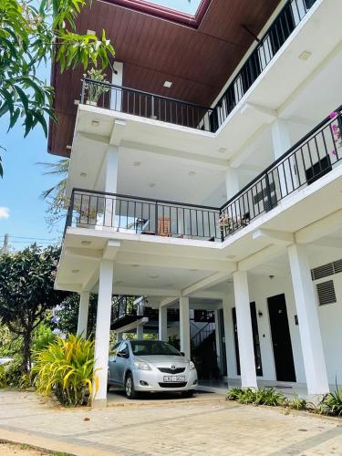 . Hotel Siyathma polonnaruwa