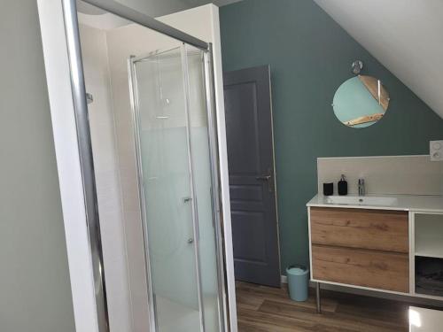 Kamar Mandi, Location maison proche mer in Houdetot