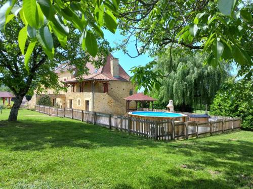 Domaine BENESTER - Gîte La Périgourdine - Meublé 4 étoiles - Chambre d'hôtes - Siorac-en-Périgord