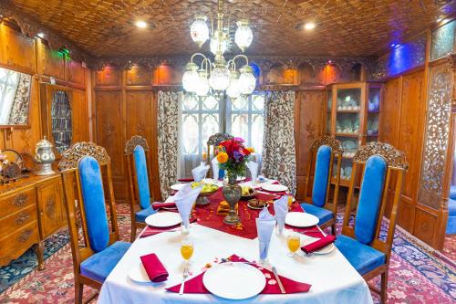 Wangnoo Heritage Houseboats photo 4