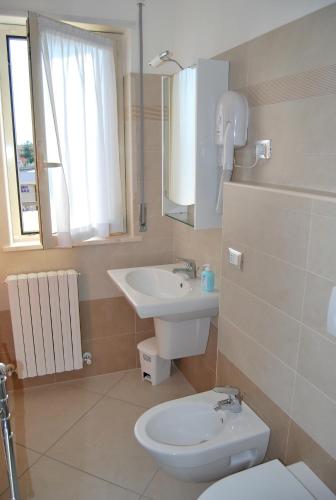 Bathroom, Hotel Europa in Nereto