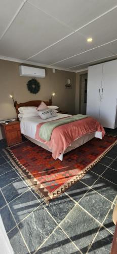One-Bedroom Apartment image 4