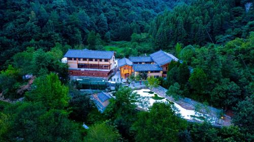 . Wudang Mountain Manju Manor