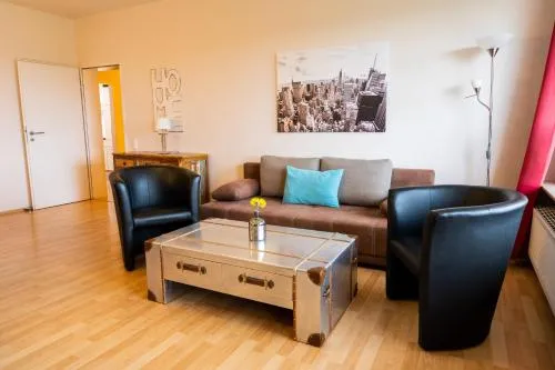 Fewo Art City-Studio Kassel 2, groß, modern, citynah, 3 Schlafzimmer, 2 Bäder, kostenfreie Parkplätze, 2 Süd-Balkons, Herkulesblick in Kassel, Deutschland
