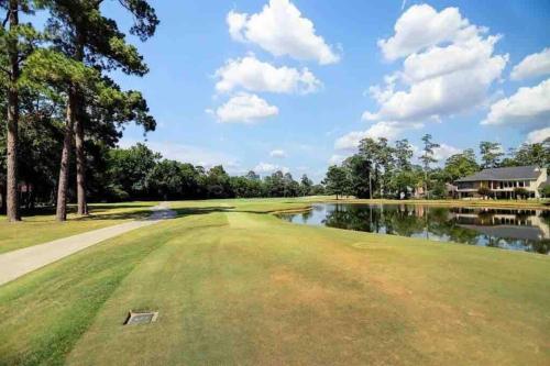 Timber Top golf course view in The Woodlands, USA