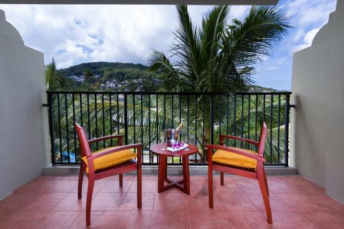 ระเบียง/ชานเรือน, ฮอลิเดย์ อินน์ รีสอร์ท ภูเก็ต สุรินทร์ บีช บาย IHG (Holiday Inn Resort Phuket Surin Beach By IHG) in สุรินทร์