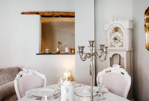 Whispering Place Georgian Grade II Sleeps 6 Adults 3 mins from Safari Park & Steam Train