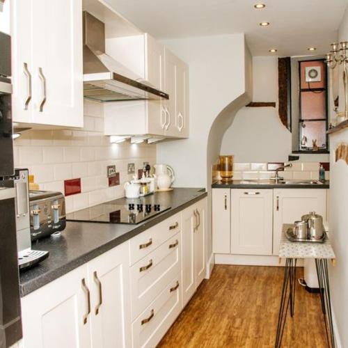 Whispering Place Georgian Grade II Sleeps 6 Adults 3 mins from Safari Park & Steam Train in Bewdley