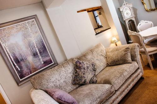 Whispering Place Georgian Grade II Sleeps 6 Adults 3 mins from Safari Park & Steam Train