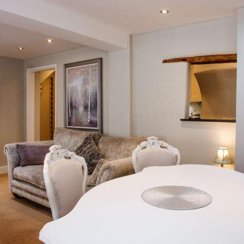 Whispering Place Georgian Grade II Sleeps 6 Adults 3 mins from Safari Park & Steam Train