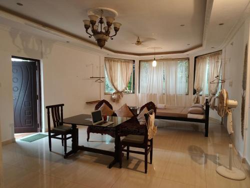 4 Bhk House, Thalassa 3 min away