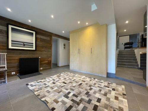 Ski in-Ski out! Spacious & Stylish Apartment for 8 in the heart of Lavachet near L'Eterlou