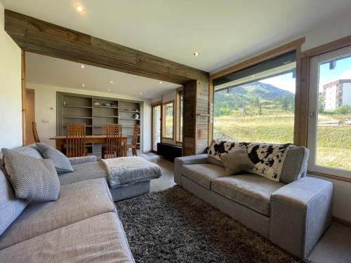 Ski in-Ski out! Spacious & Stylish Apartment for 8 in the heart of Lavachet near L'Eterlou