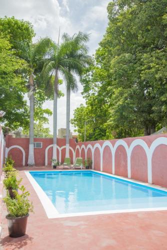 Swimming pool, Hotel El Cid in Merida