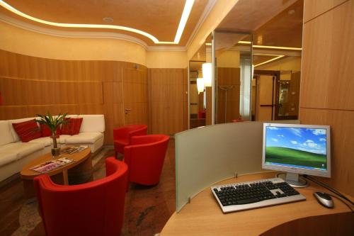 Le Petit Hotel - image 6