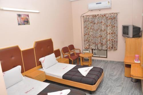 Hotel Pearls Stop at Hotel Pearls95 to discover the wonders of Madurai. The hotel has everything you need for a comfortable stay. All the necessary facilities, including 24-hour front desk, room service, meeting f