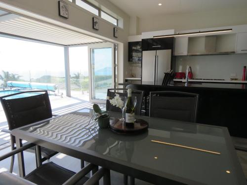 Eagle View, Cable Bay (photo 6)